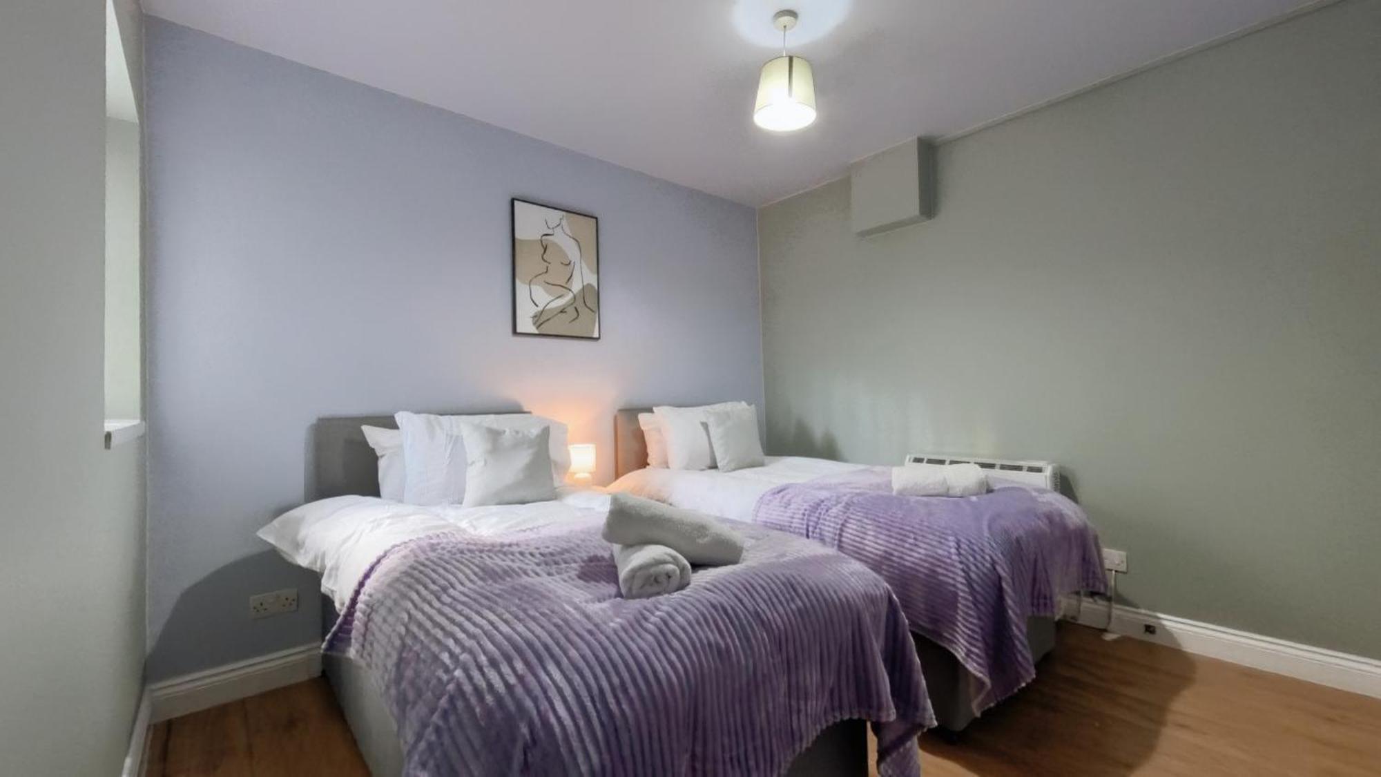 Group Bookings: Up To 30 Guests Across 5 Spacious Flats! Keyless Access Free Wifi & Parking Birmingham Exterior photo